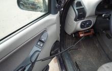 How to install a walkie-talkie on a car?
